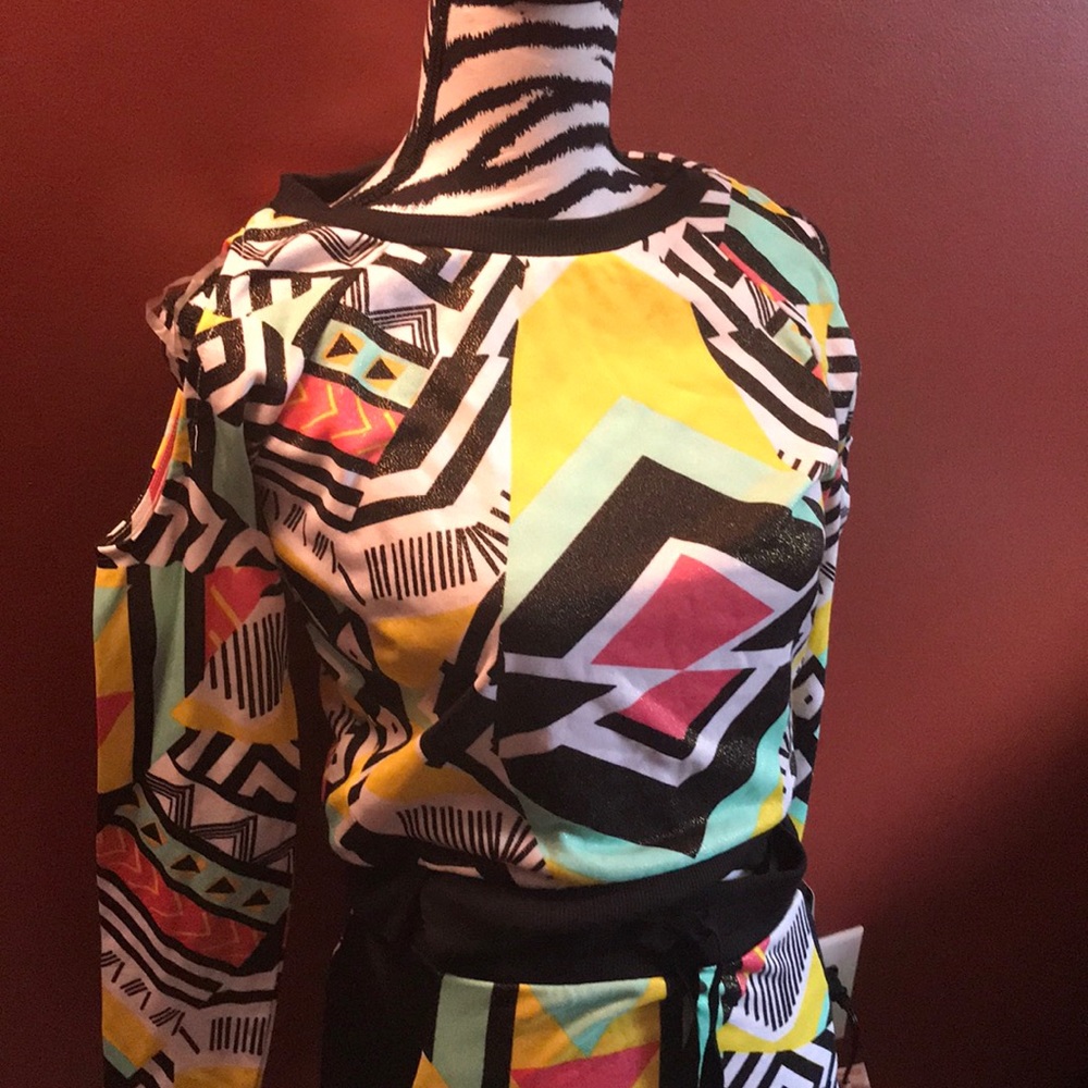 2 Piece Geometric Set - Picture 2 of 4